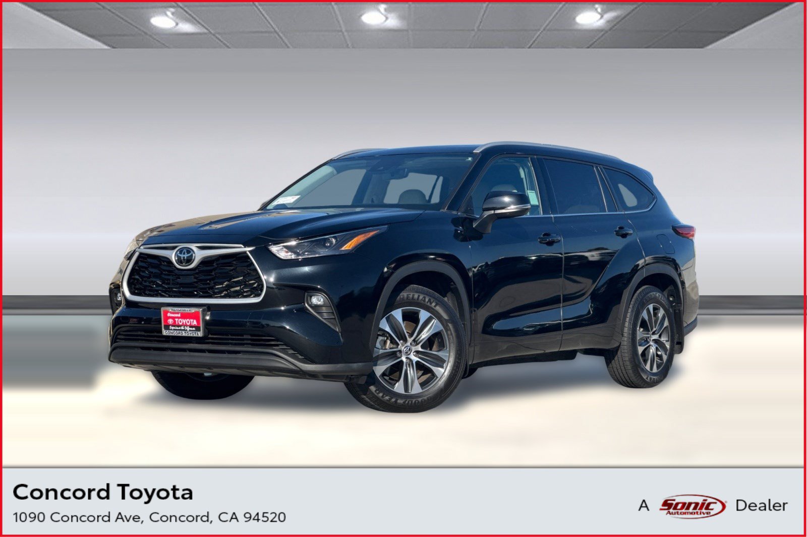 Used 2022 Toyota Highlander XLE AWD/4WD image 1