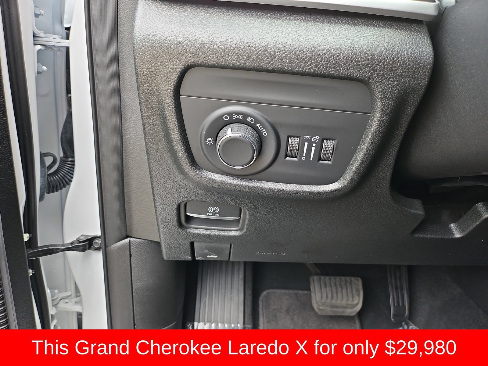 Used 2025 Jeep Grand Cherokee Laredo X w/ Luxury Tech Group I RWD image 25