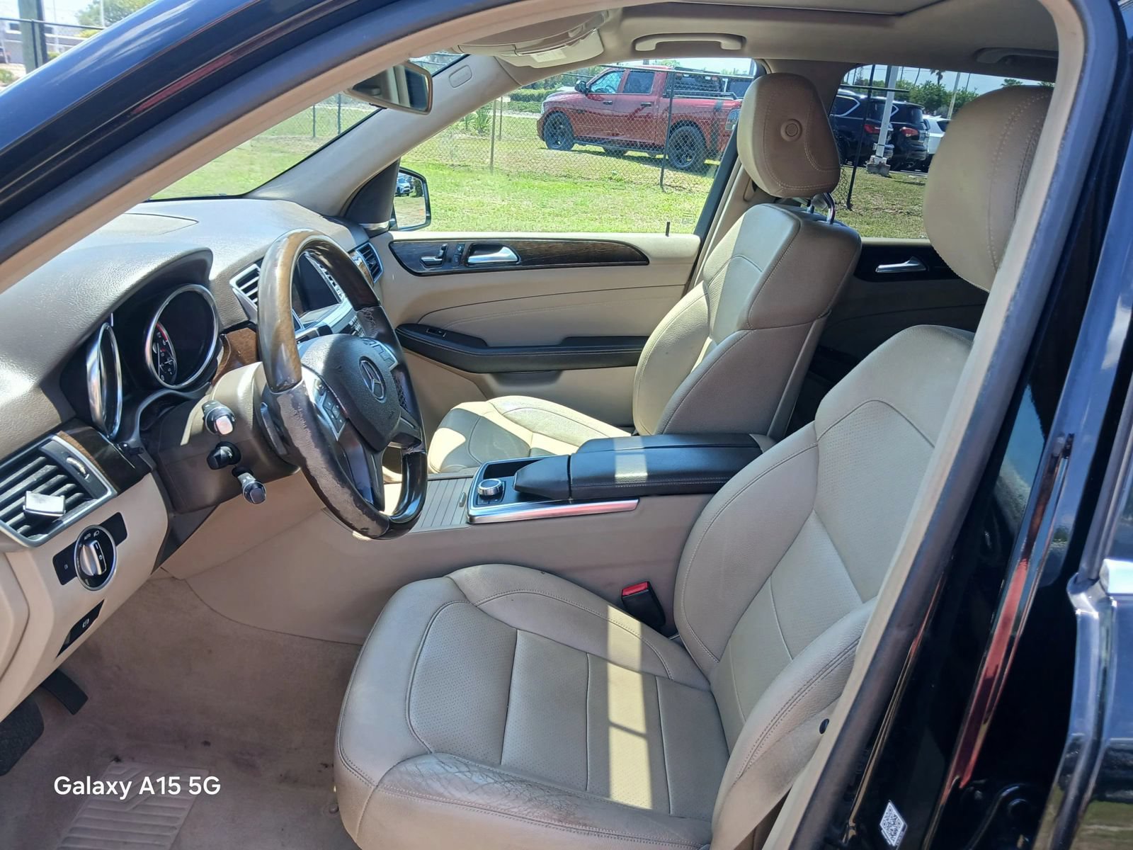 Used 2015 Mercedes-Benz ML 250 BlueTEC 4MATIC w/ Premium 1 Package image 9