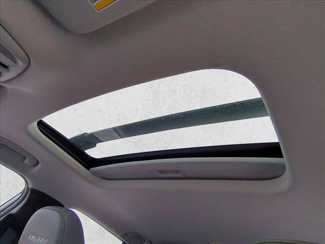 Used 2025 Chevrolet Trax ACTIV w/ Sunroof Package FWD image 15