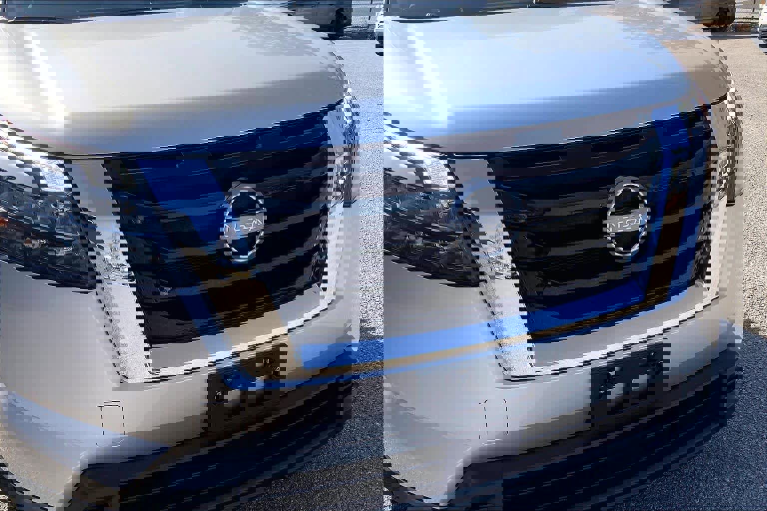 Used 2025 Nissan Pathfinder SV image 30