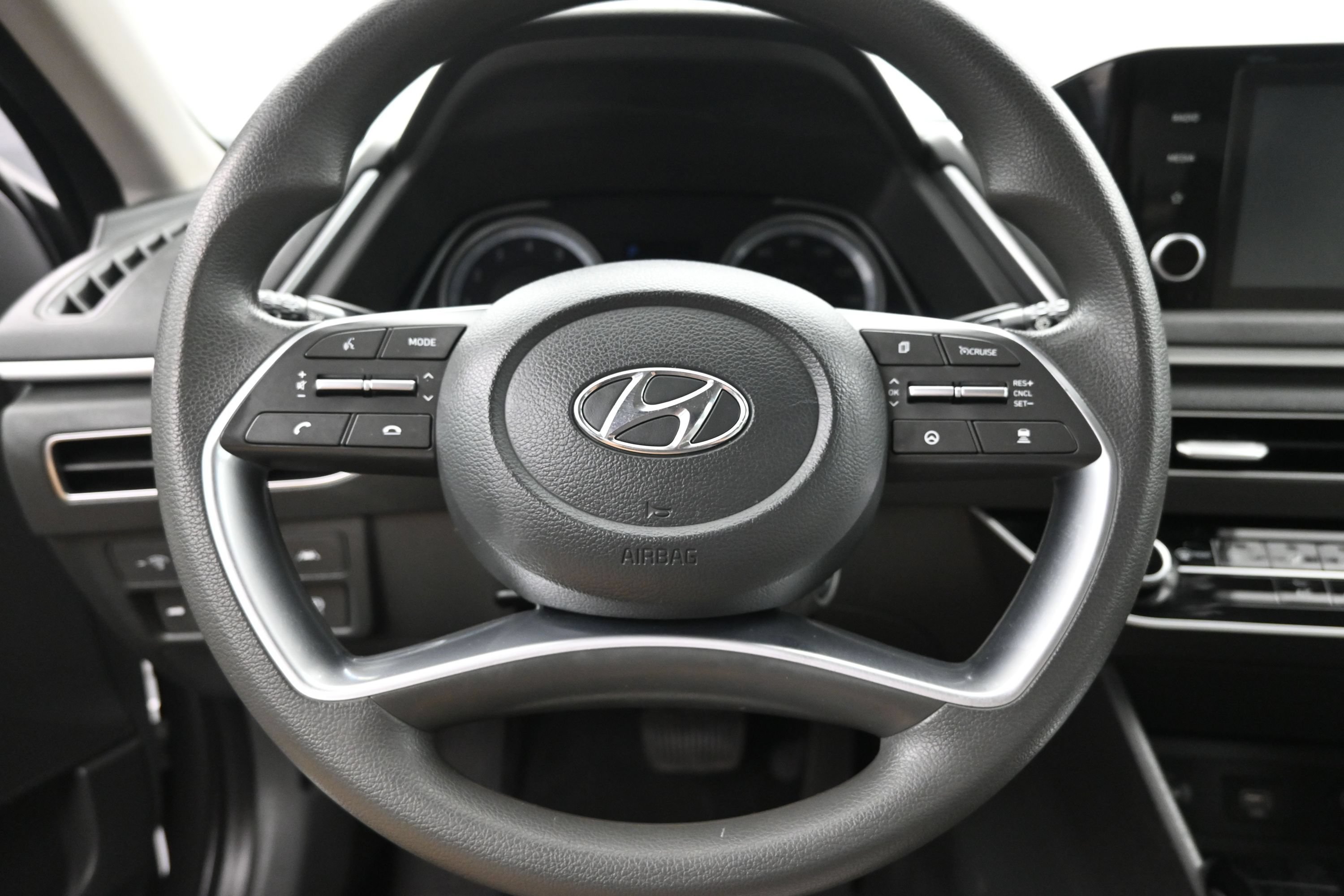 Certified 2023 Hyundai Sonata SE w/ Cargo Package FWD image 13