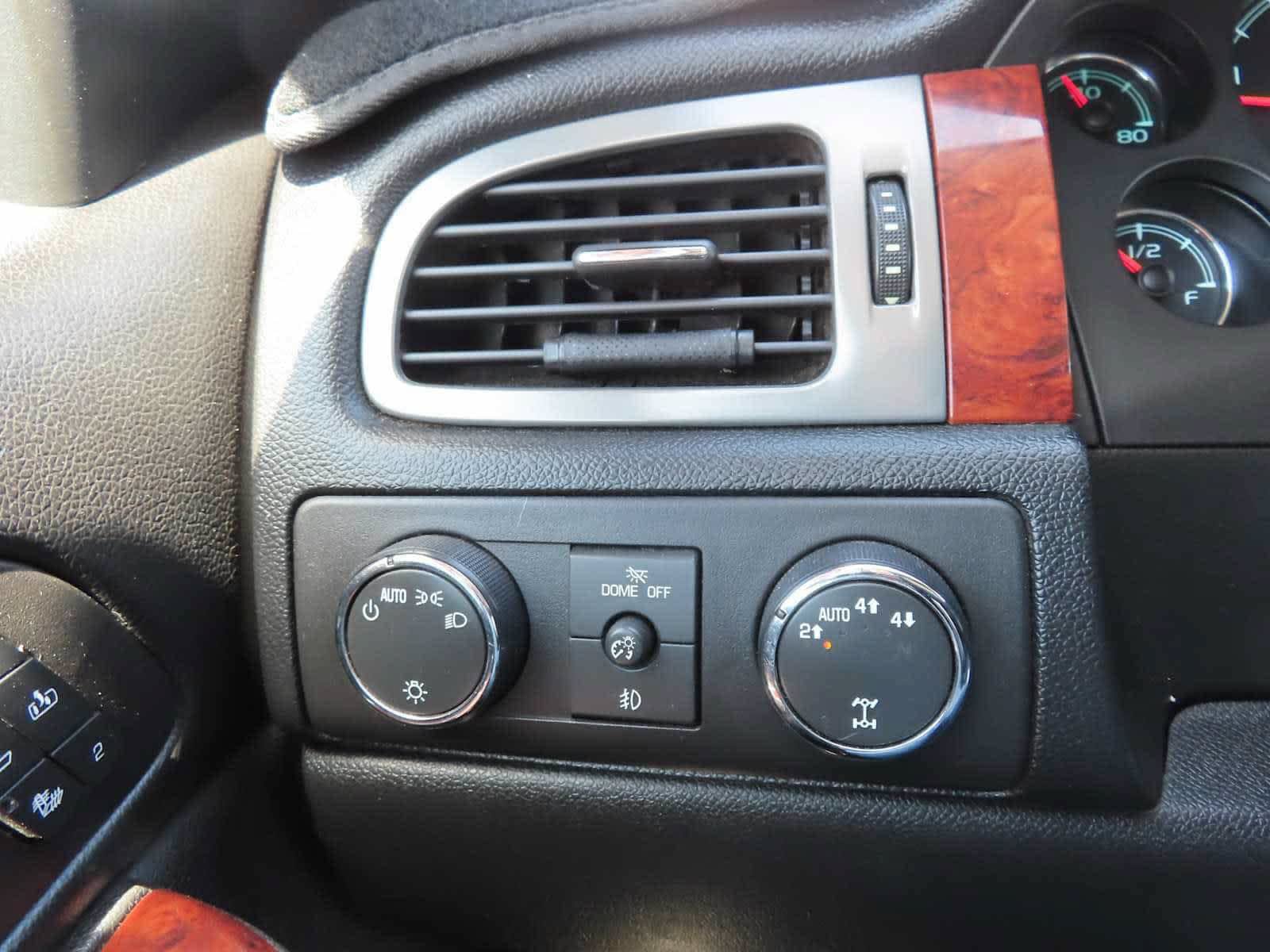 Used 2012 Chevrolet Avalanche LTZ AWD/4WD image 19