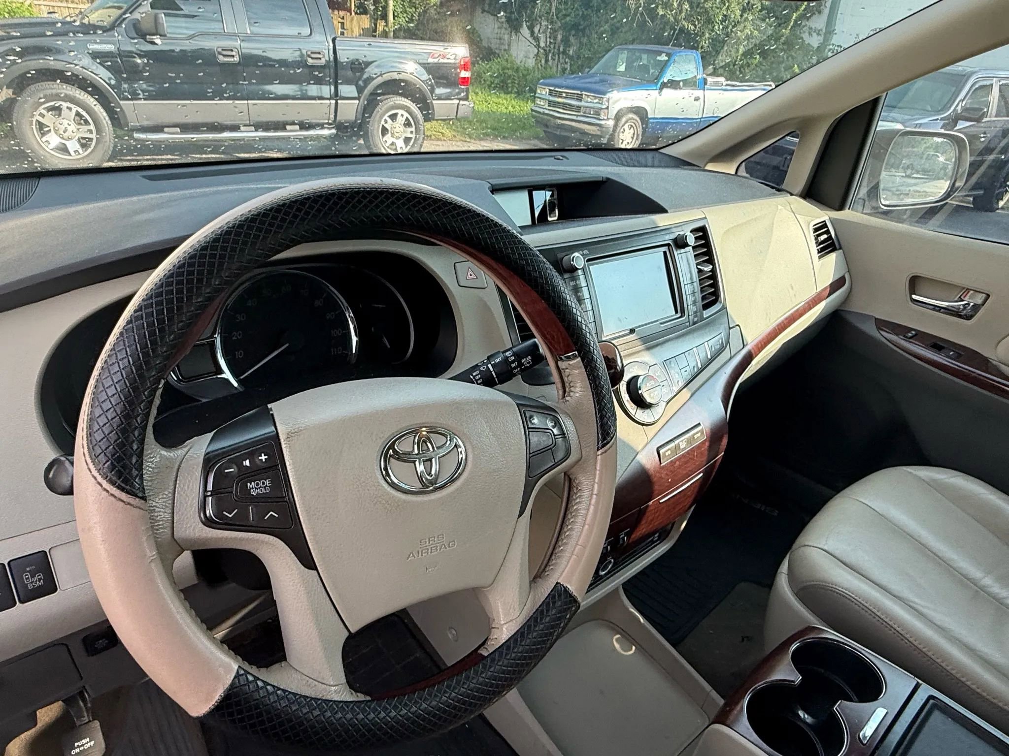 Used 2013 Toyota Sienna XLE image 6