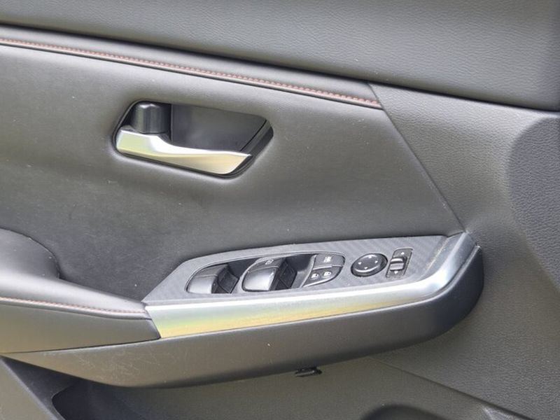 Used 2024 Nissan Sentra SR w/ SR Premium Package FWD image 28