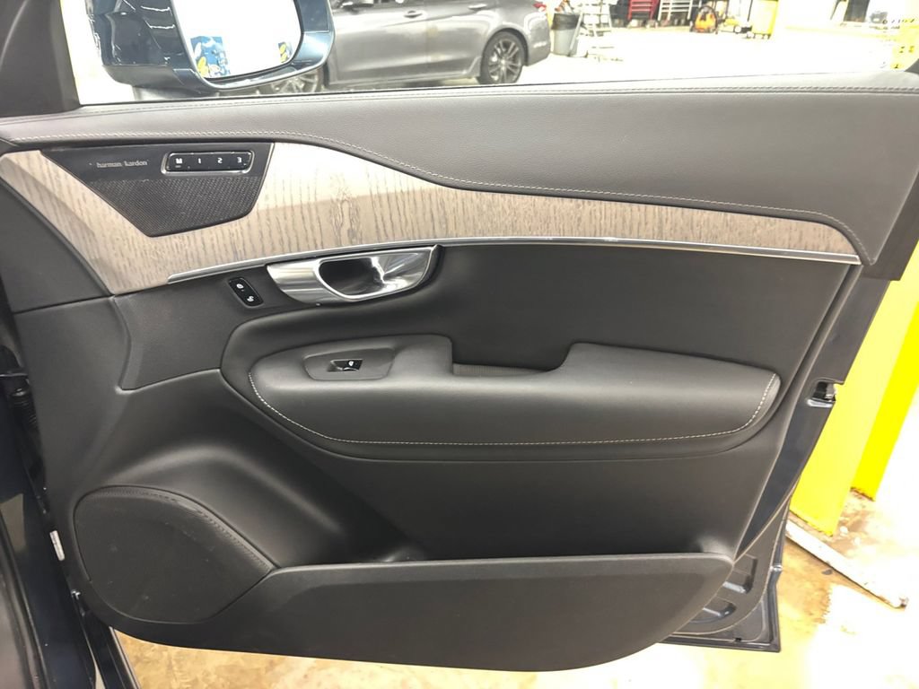 Certified 2025 Volvo XC90 B6 Ultra w/ Protection Package Premier AWD/4WD image 20