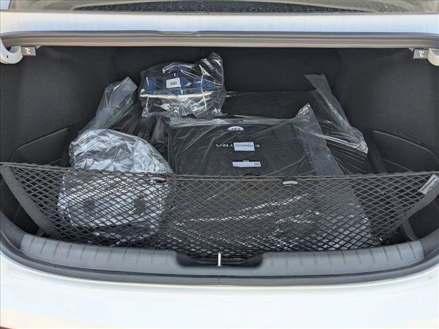 New 2025 Hyundai Elantra Limited image 21