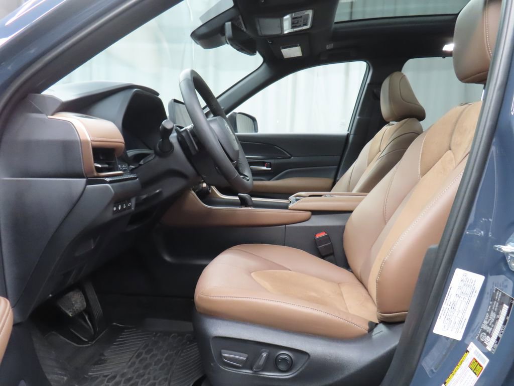 Used 2025 Toyota Grand Highlander AWD Hybrid image 12