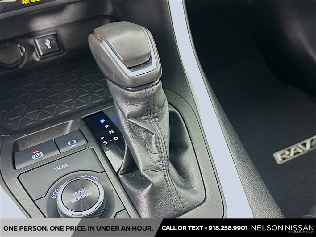 Used 2022 Toyota RAV4 XLE Premium image 16