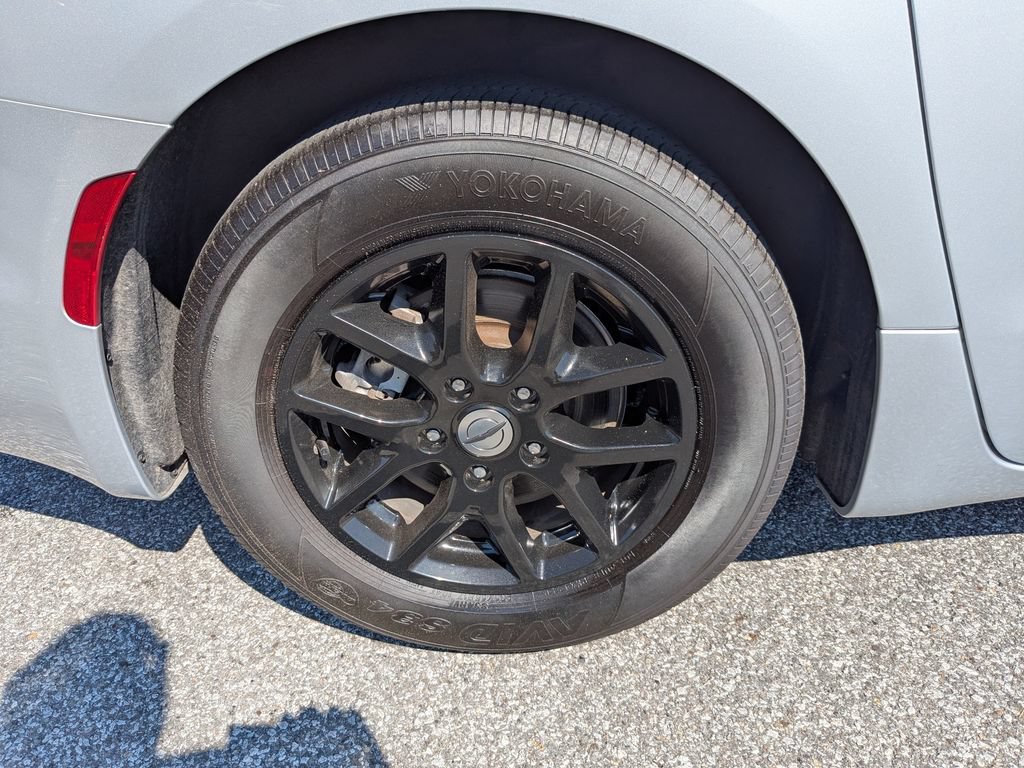 Used 2024 Chrysler Pacifica Touring-L FWD image 16