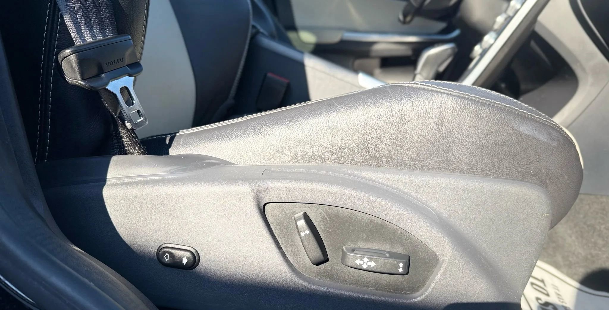 Used 2017 Volvo XC60 T5 Dynamic w/ Preferred Option Package image 40