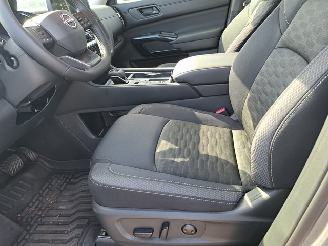 Used 2026 Nissan Pathfinder SV FWD image 24