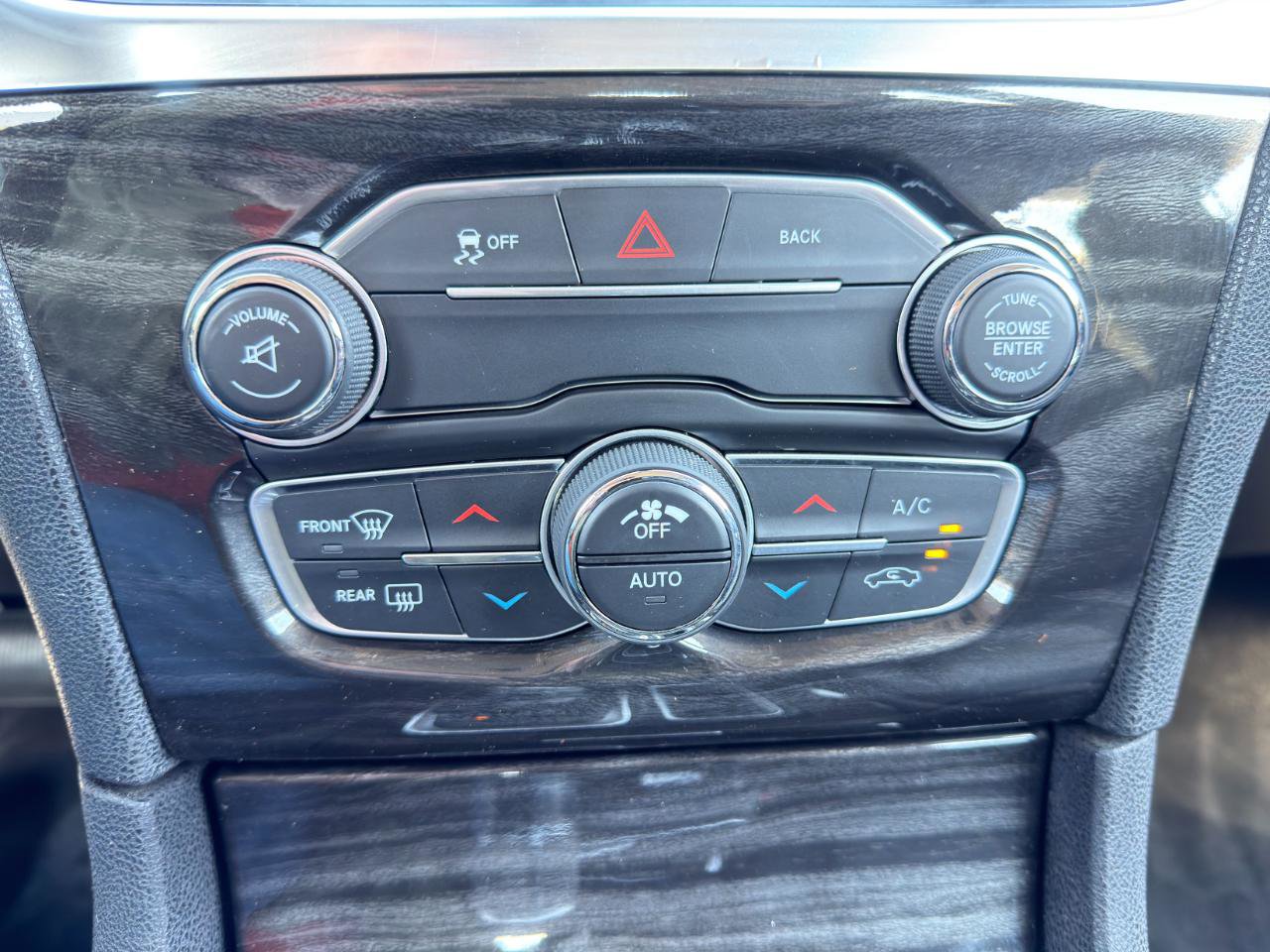 Used 2015 Chrysler 300 Limited w/ Driver Convenience Group image 52