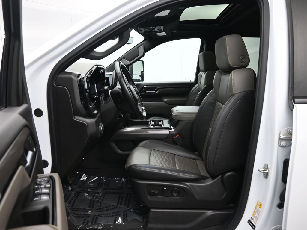 Used 2024 Chevrolet Silverado 2500 ZR2 w/ Technology Package image 27