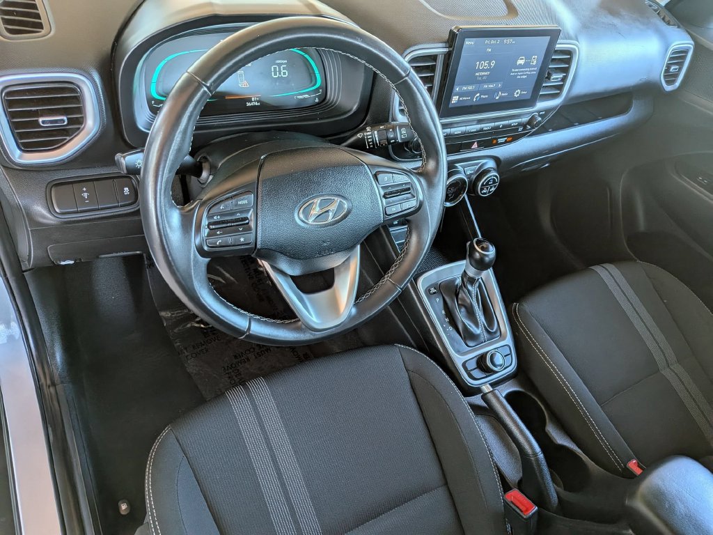 Used 2025 Hyundai Venue SEL FWD image 13