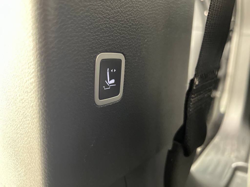 Used 2025 Chrysler Pacifica Select FWD image 21