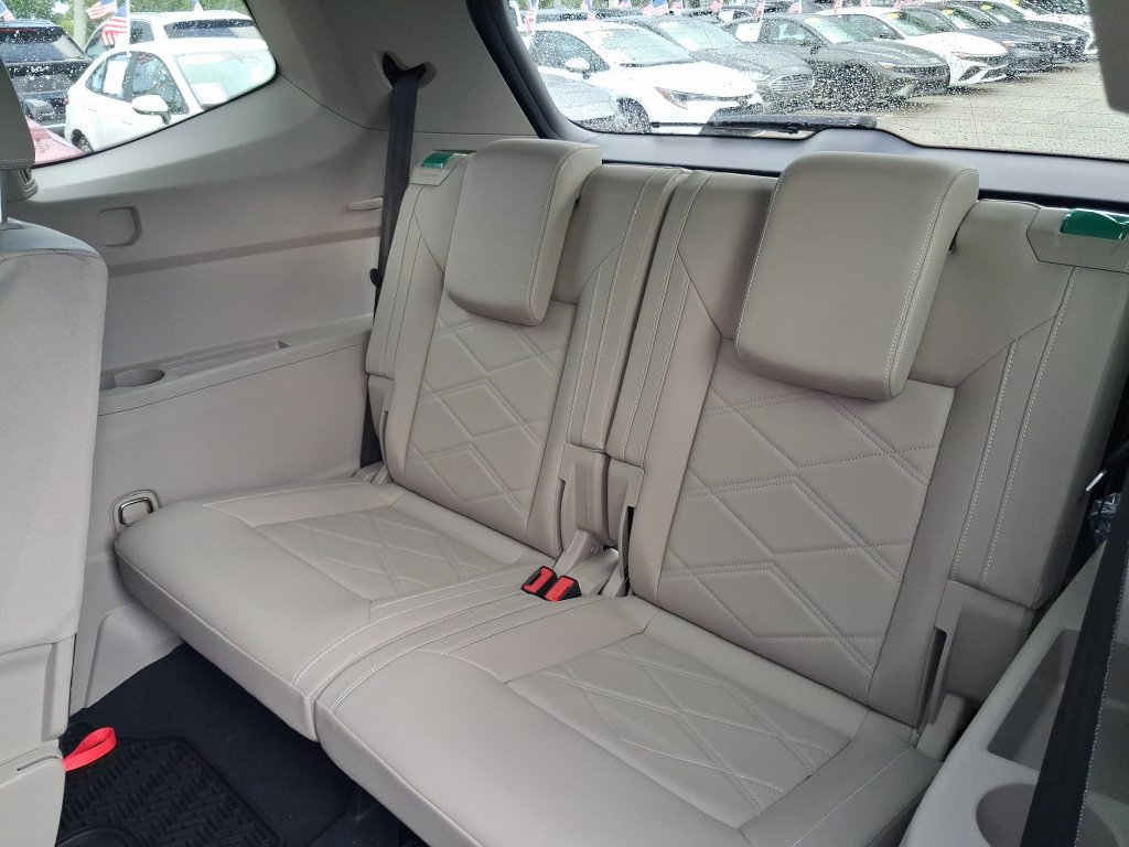 Used 2024 Volkswagen Atlas SE w/ Panoramic Sunroof Package FWD image 16