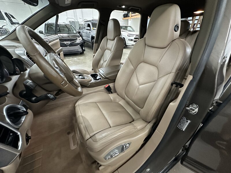 Used 2013 Porsche Cayenne Diesel AWD/4WD image 31