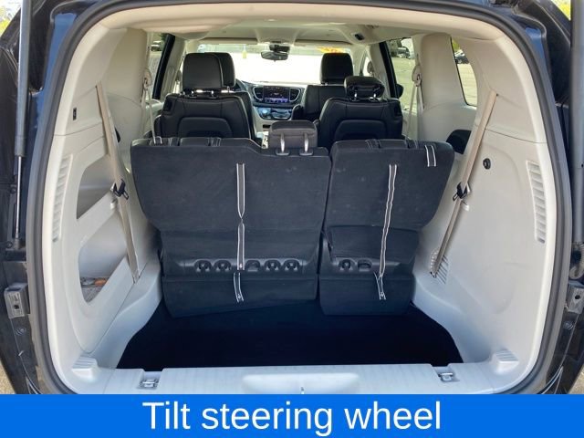 Used 2024 Chrysler Pacifica Touring-L image 19