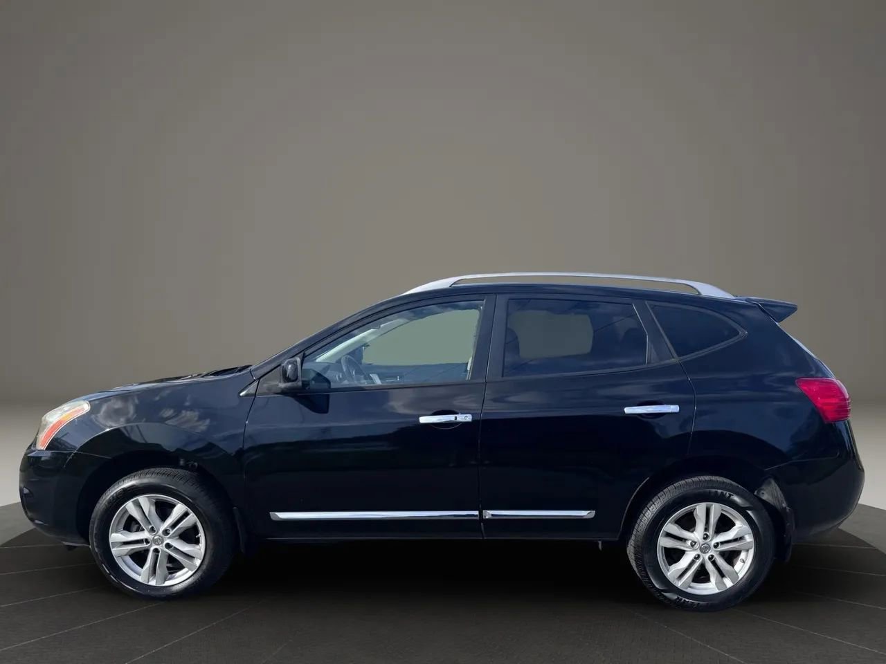 Used 2013 Nissan Rogue SV image 4