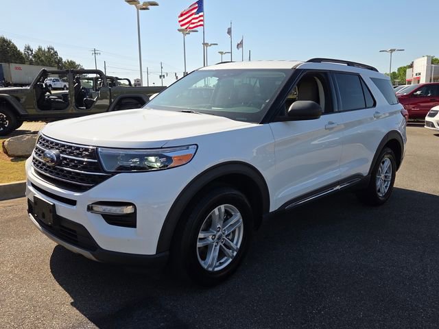 Used 2020 Ford Explorer XLT w/ Equipment Group 202A AWD/4WD image 3