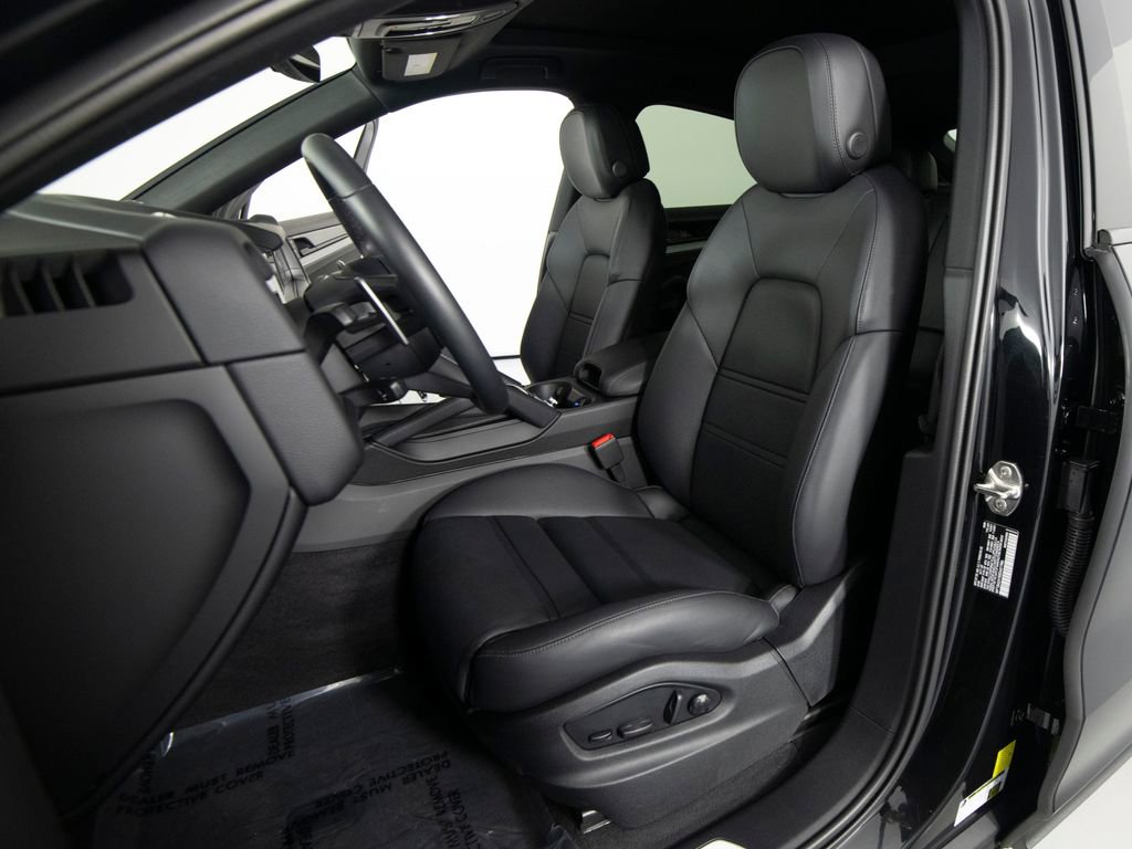 Certified 2025 Porsche Cayenne Coupe image 5