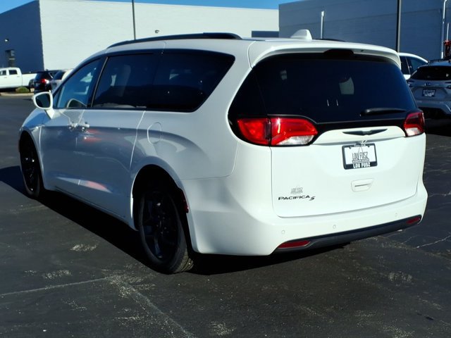Used 2018 Chrysler Pacifica Touring Plus w/ S Appearance Package FWD image 5