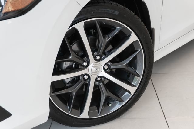 Used 2023 Honda Civic Touring image 2