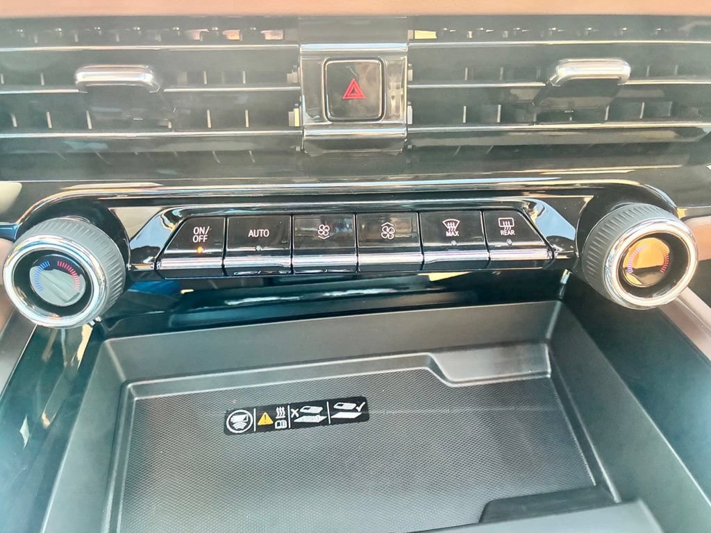 New 2026 Chevrolet Suburban High Country AWD/4WD image 31