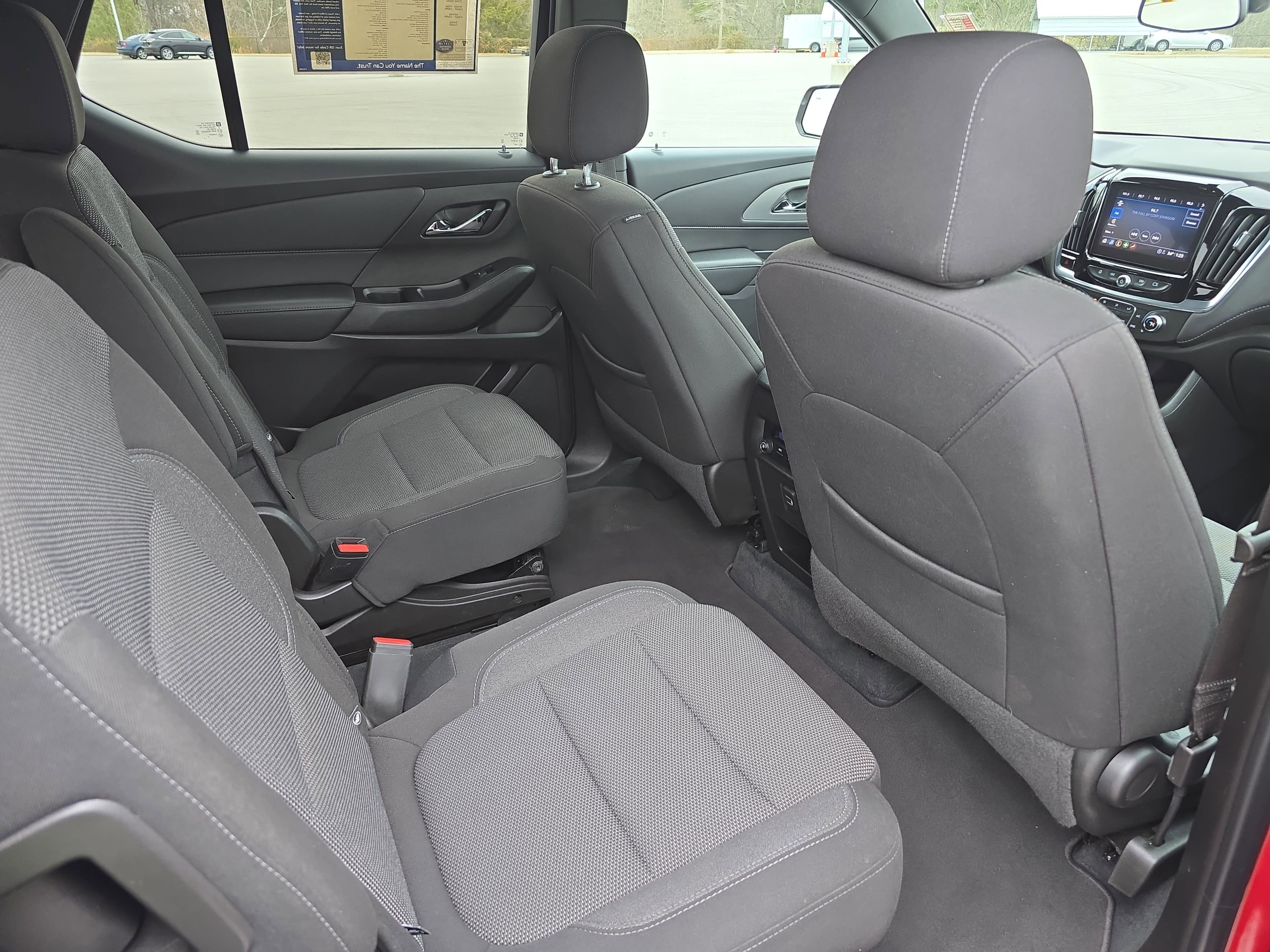 Used 2022 Chevrolet Traverse LT image 11