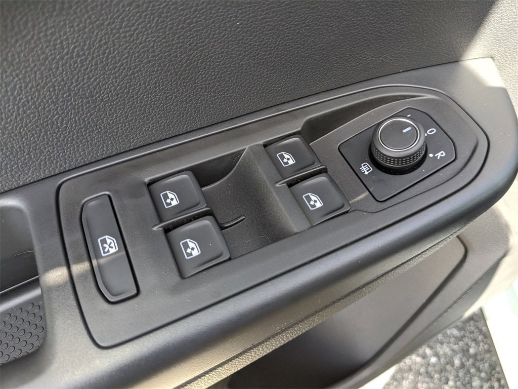 Used 2025 Volkswagen Taos SE image 25