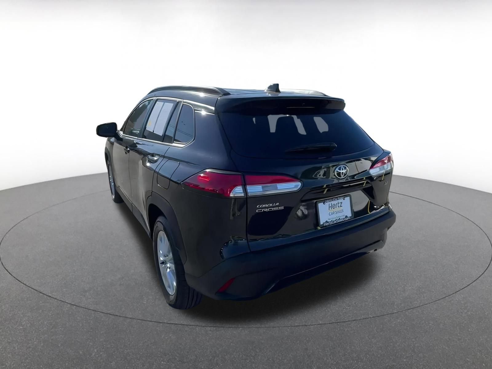 Used 2025 Toyota Corolla Cross LE image 11