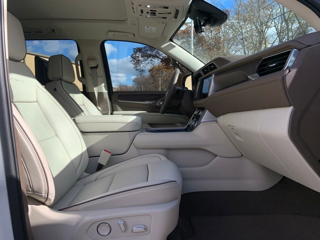 Used 2024 GMC Yukon Denali w/ Advanced Technology Package image 18