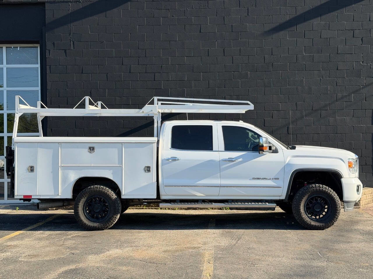 Used 2016 GMC Sierra 2500 Denali w/ Duramax Plus Package AWD/4WD image 4