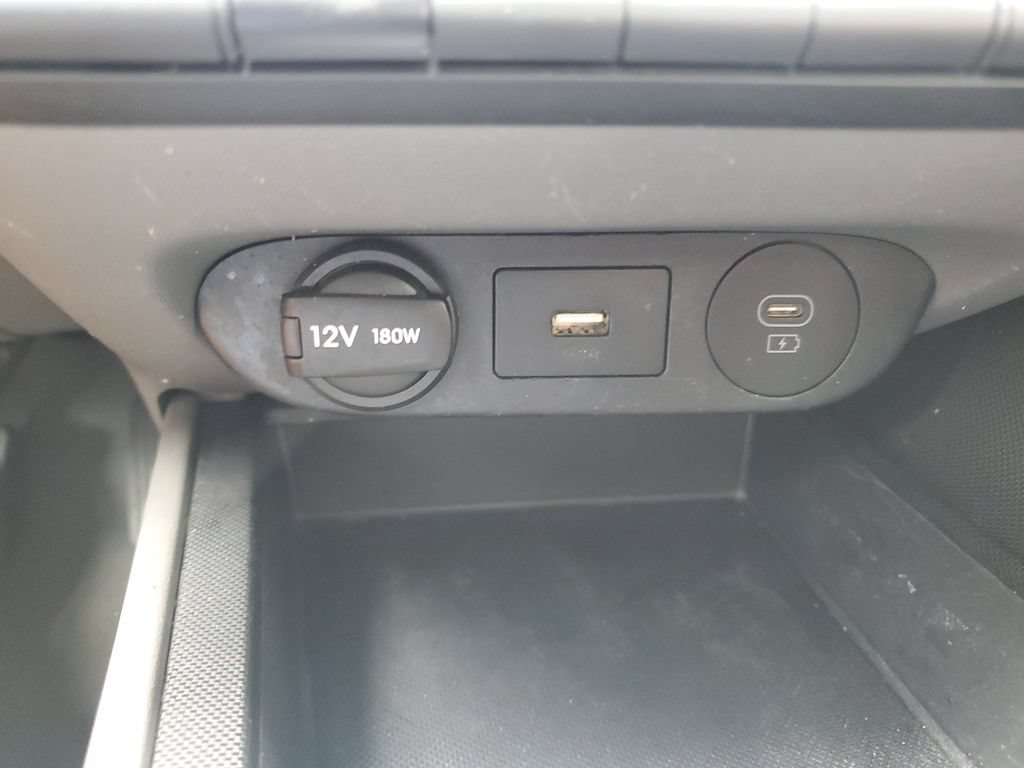 Used 2025 Hyundai Elantra SE FWD image 28