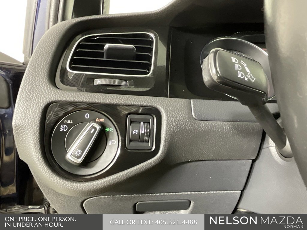 Used 2017 Volkswagen GTI SE image 37