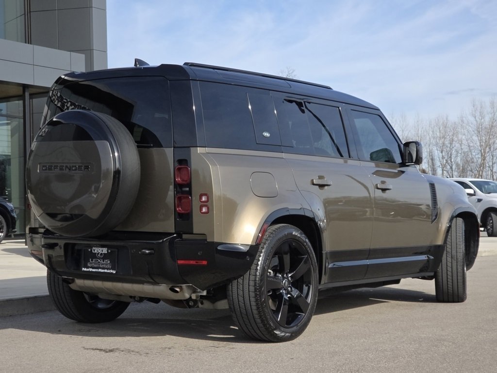 Used 2024 Land Rover Defender 110 X-Dynamic SE image 32