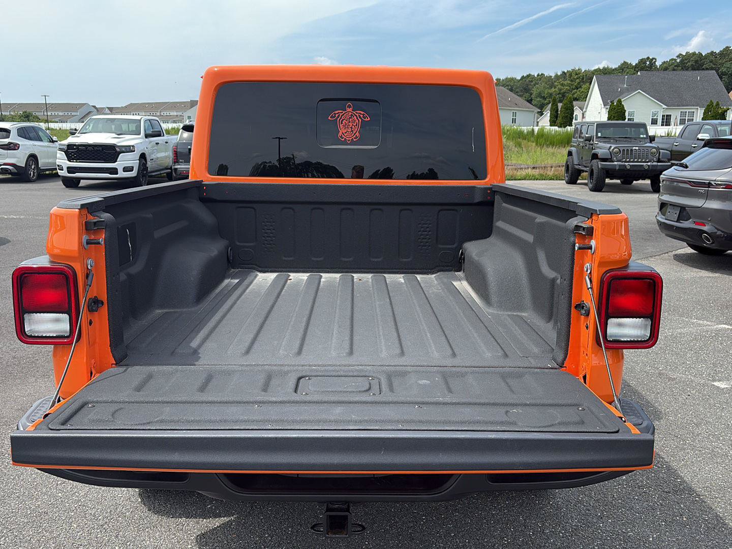 Used 2025 Jeep Gladiator Sport AWD/4WD image 9