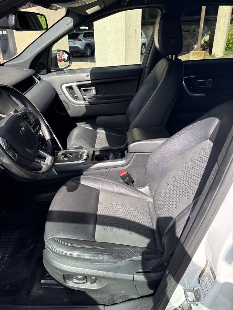 Used 2019 Land Rover Discovery Sport SE image 16