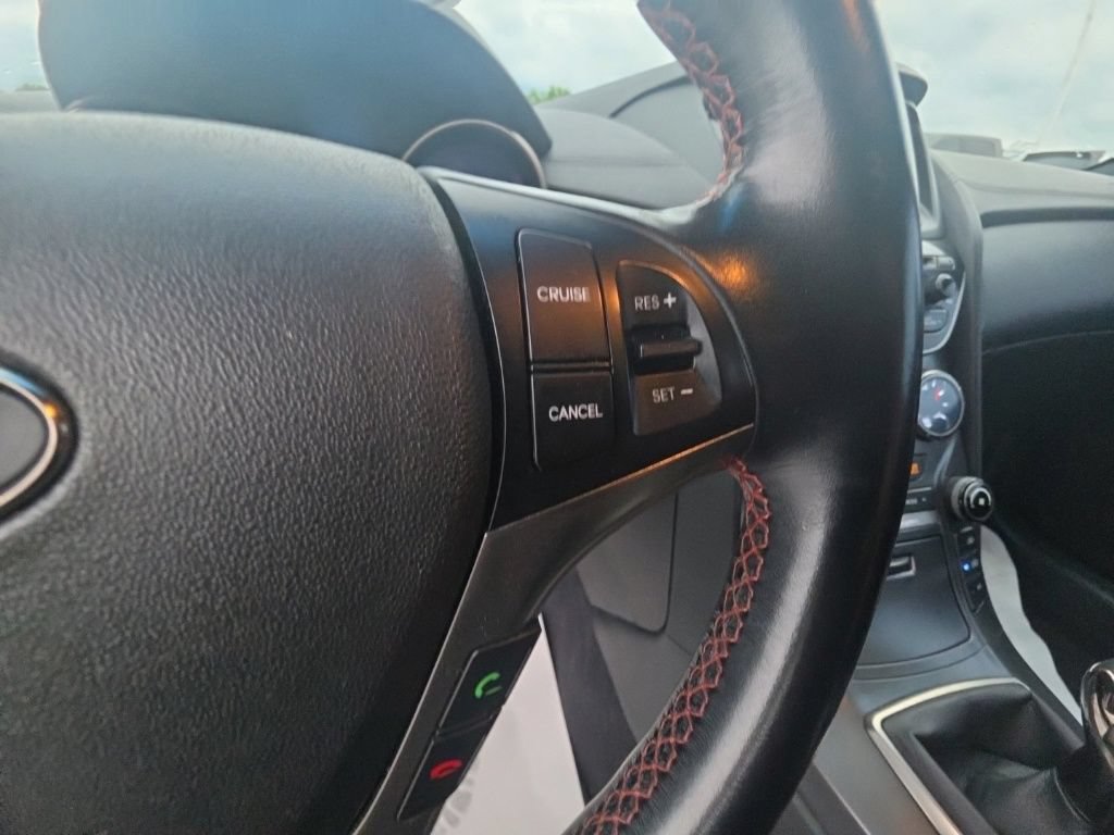 Used 2016 Hyundai Genesis Coupe 3.8 RWD image 18
