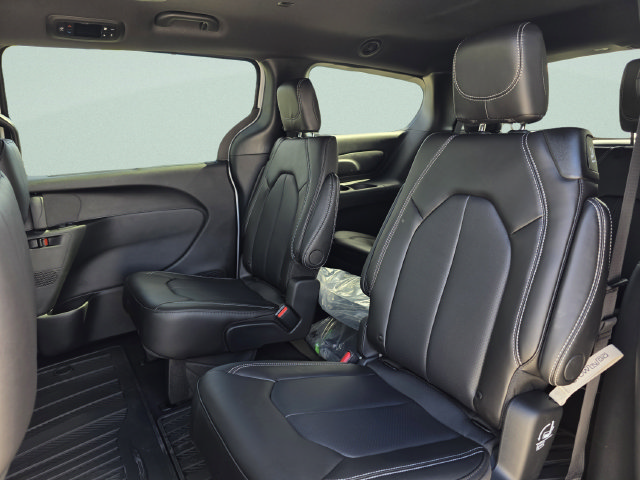 New 2026 Chrysler Voyager LX FWD image 22