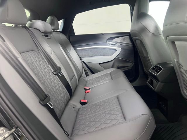 Used 2023 Audi e-tron S Prestige w/ Prestige Package image 16