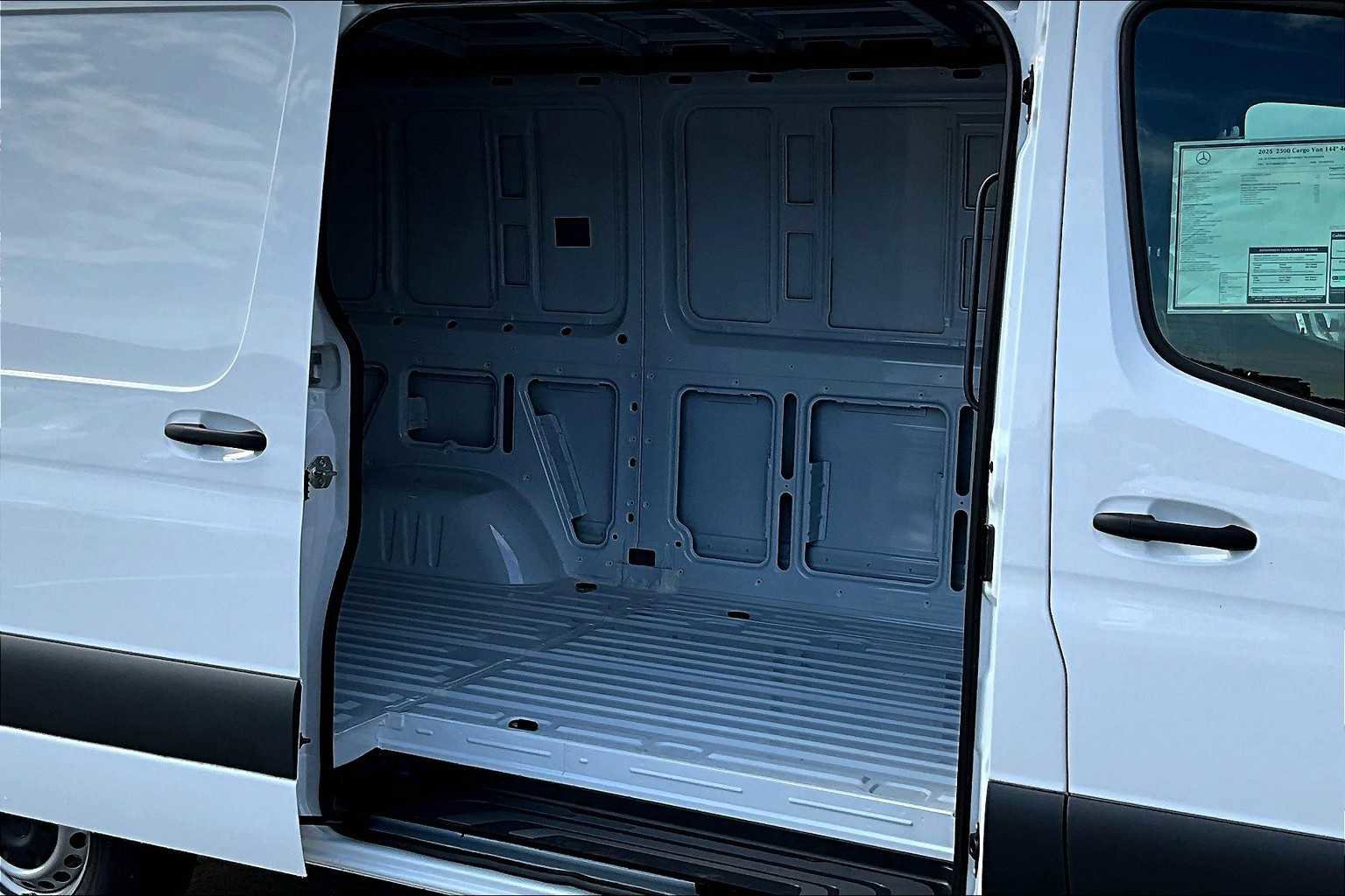 New 2025 Mercedes-Benz Sprinter 2500 image 18