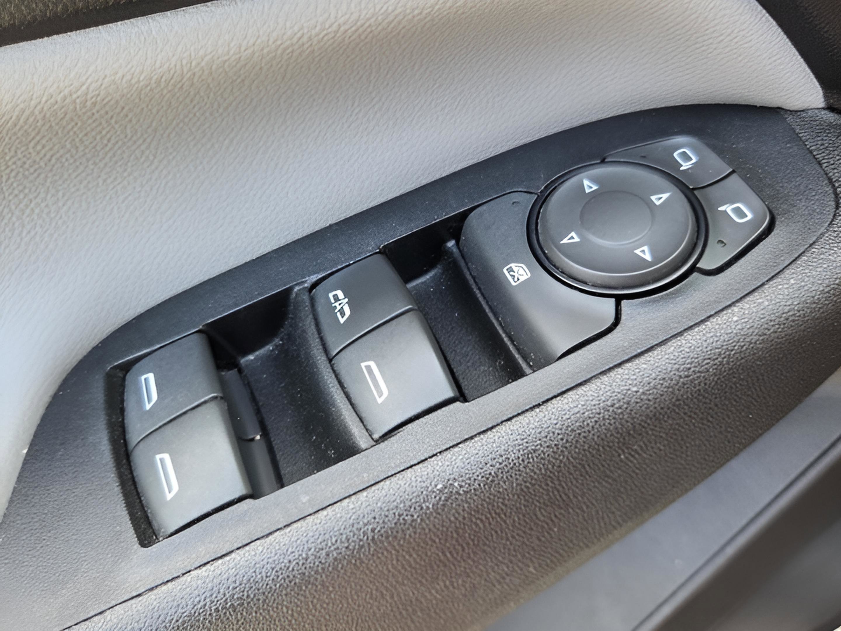 Used 2018 Chevrolet Equinox LS FWD image 29