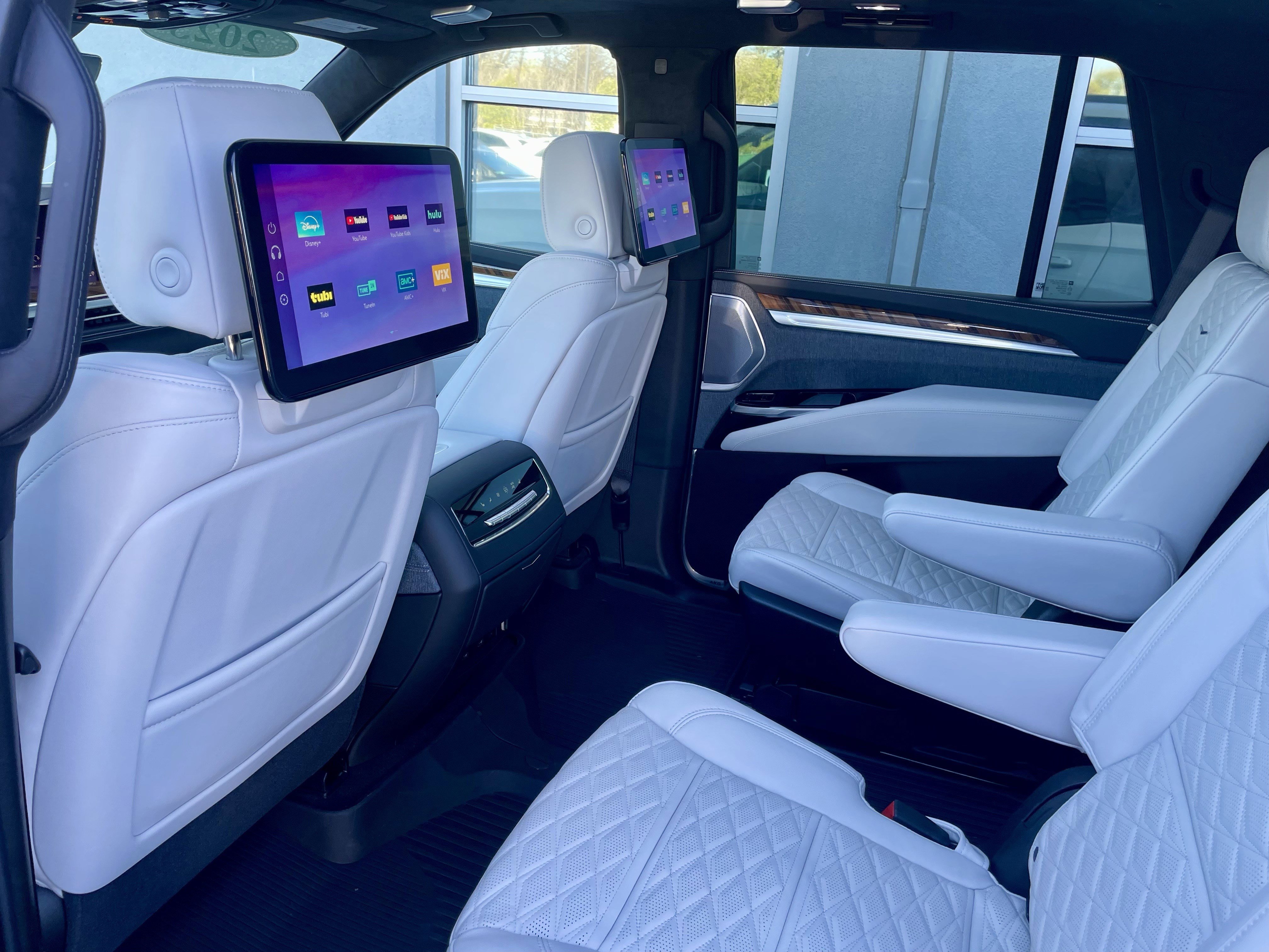 Used 2025 Cadillac Escalade Sport Platinum w/ LPO, ONYX Package image 30