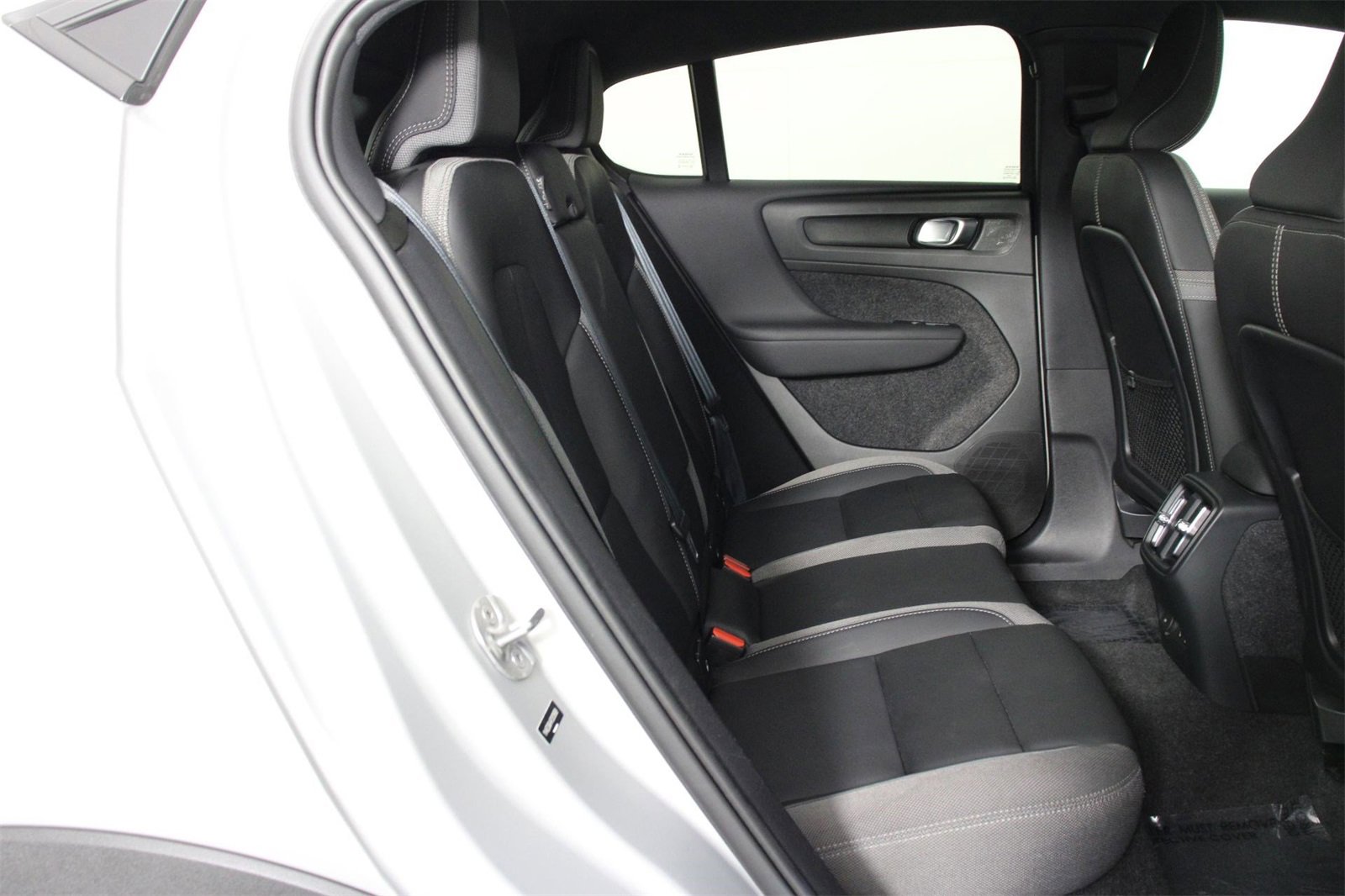 Certified 2023 Volvo C40 Recharge Core w/ Climate Package image 28