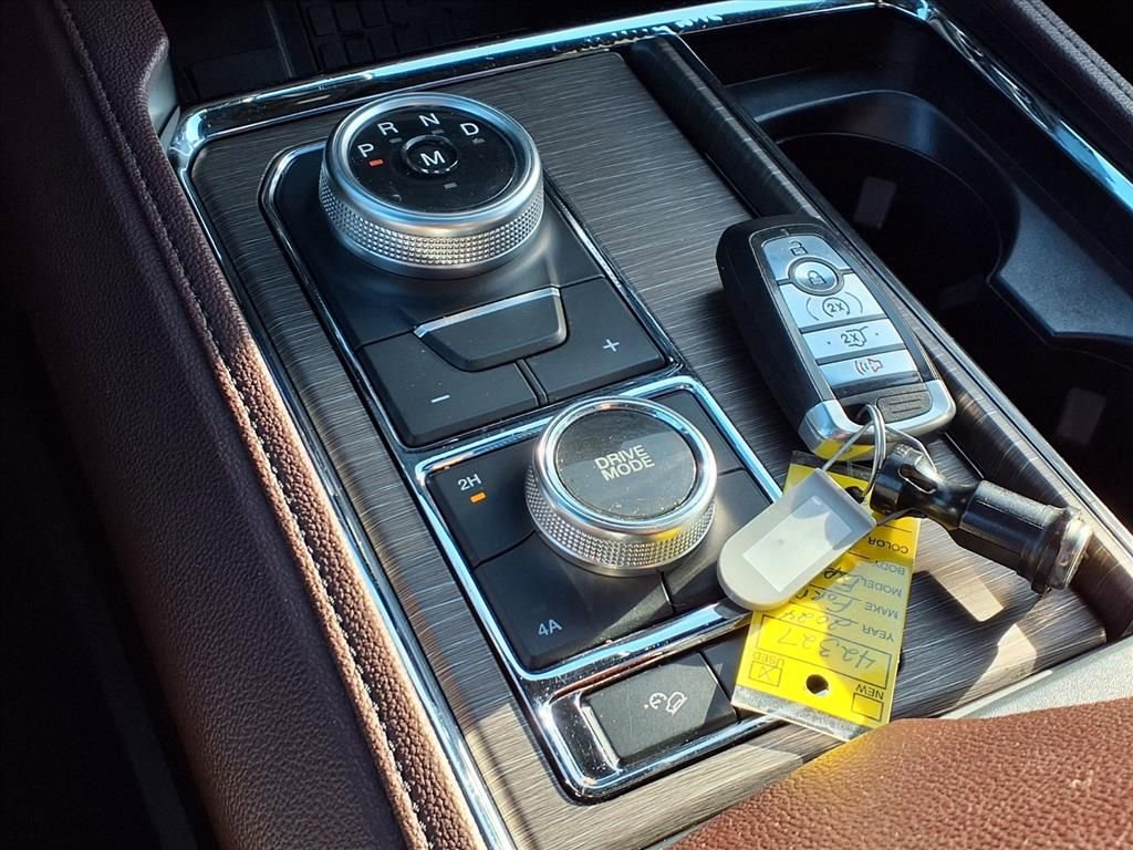 Used 2024 Ford Expedition Limited image 14