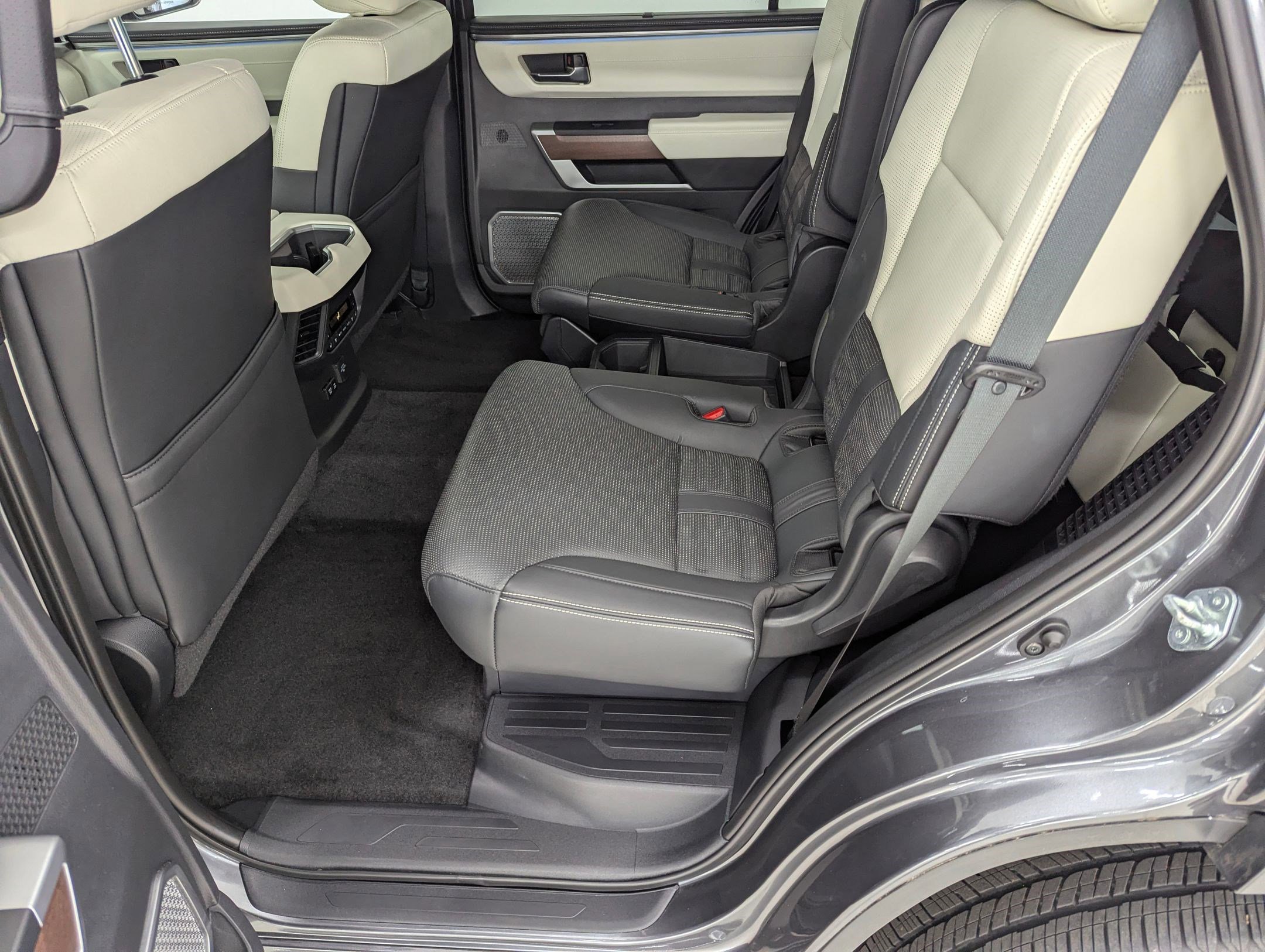 Used 2024 Toyota Sequoia Capstone image 14