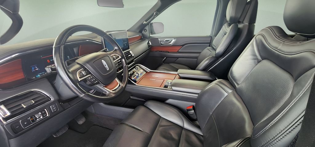 Used 2023 Lincoln Navigator Reserve image 14