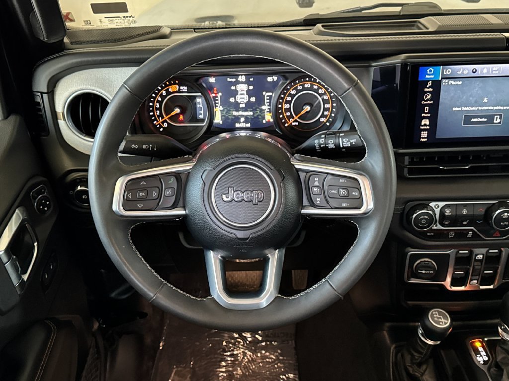 Used 2025 Jeep Wrangler Unlimited Sahara AWD/4WD image 13